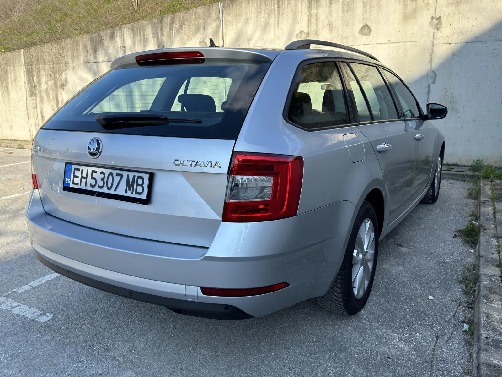 Skoda Octavia 1.6 TDI Automatic Facelift - изображение 3