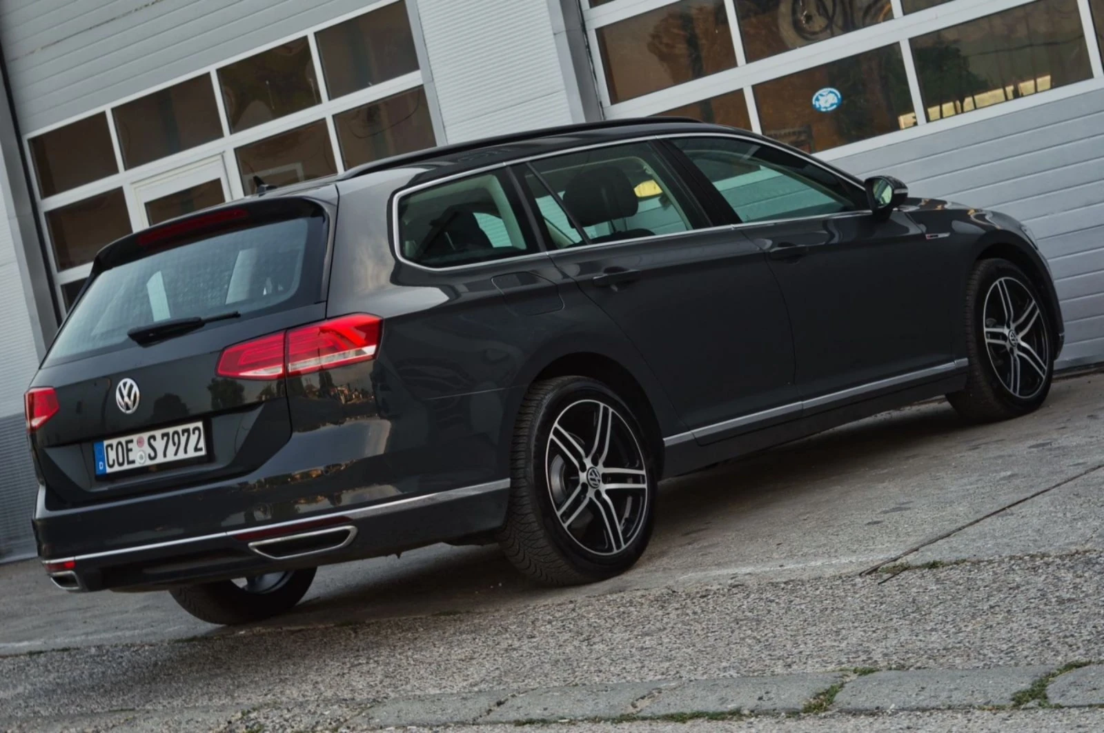 VW Passat Цвят Nardo grey Passat 4motion 2.0DTDI 190к.с | Mobile.bg — изображение 15