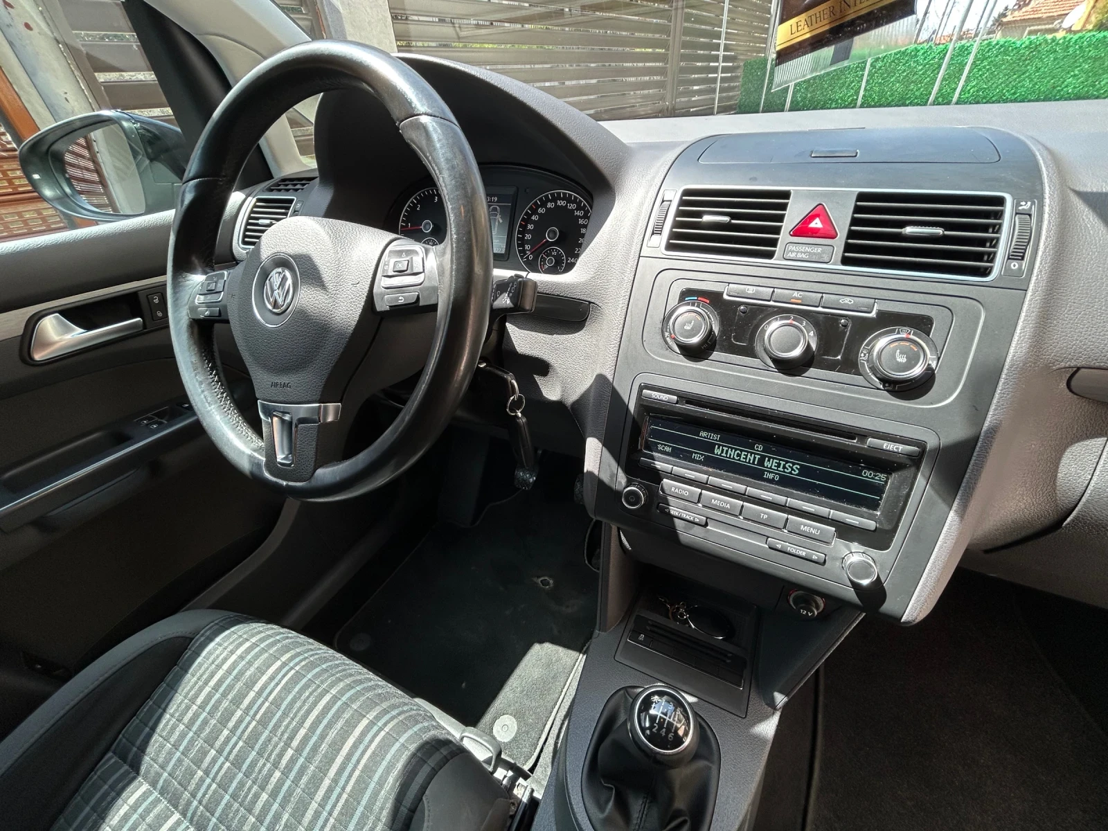 VW Touran 2.0TDI CROS - изображение 8