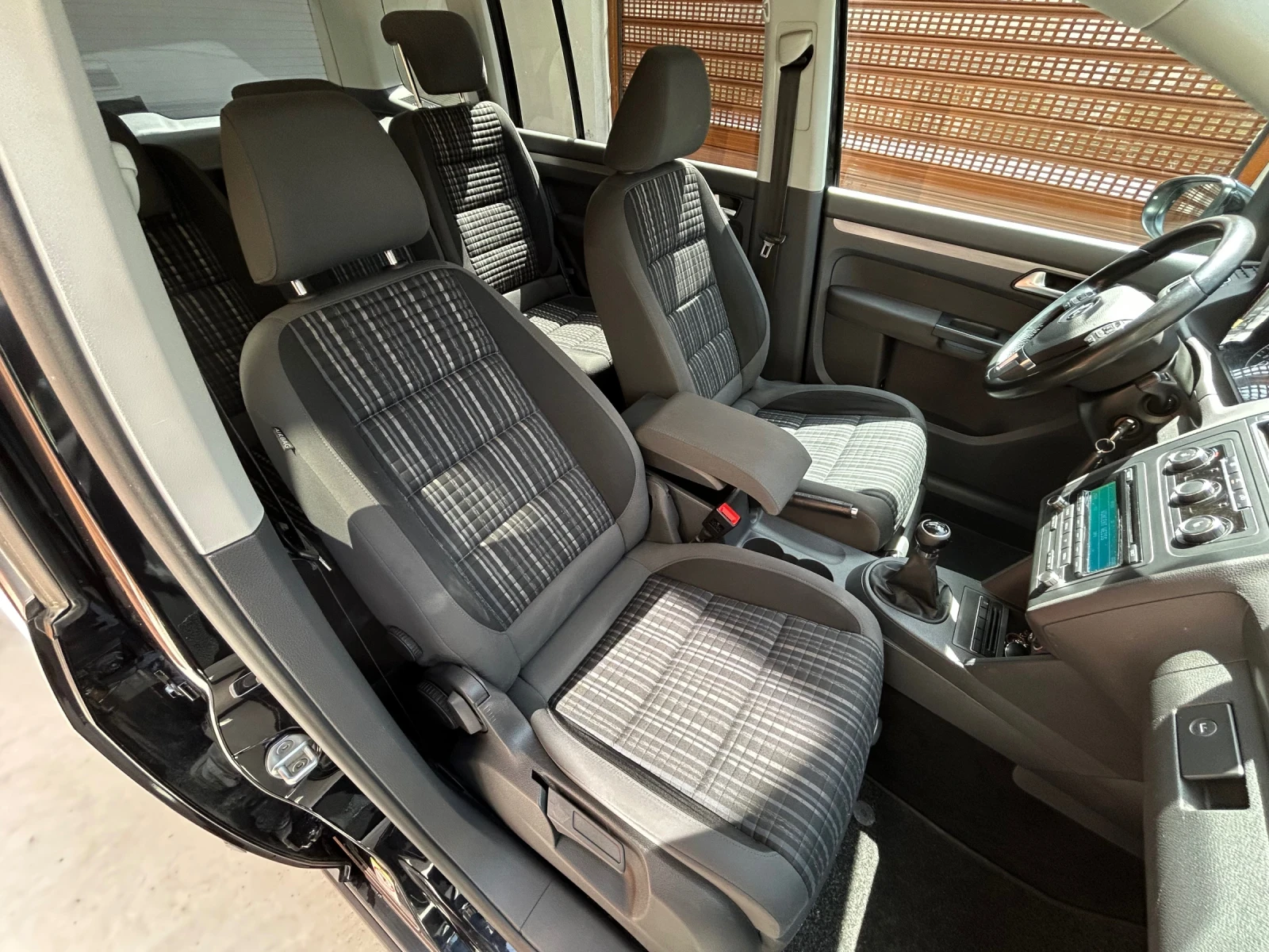 VW Touran 2.0TDI CROS - изображение 6