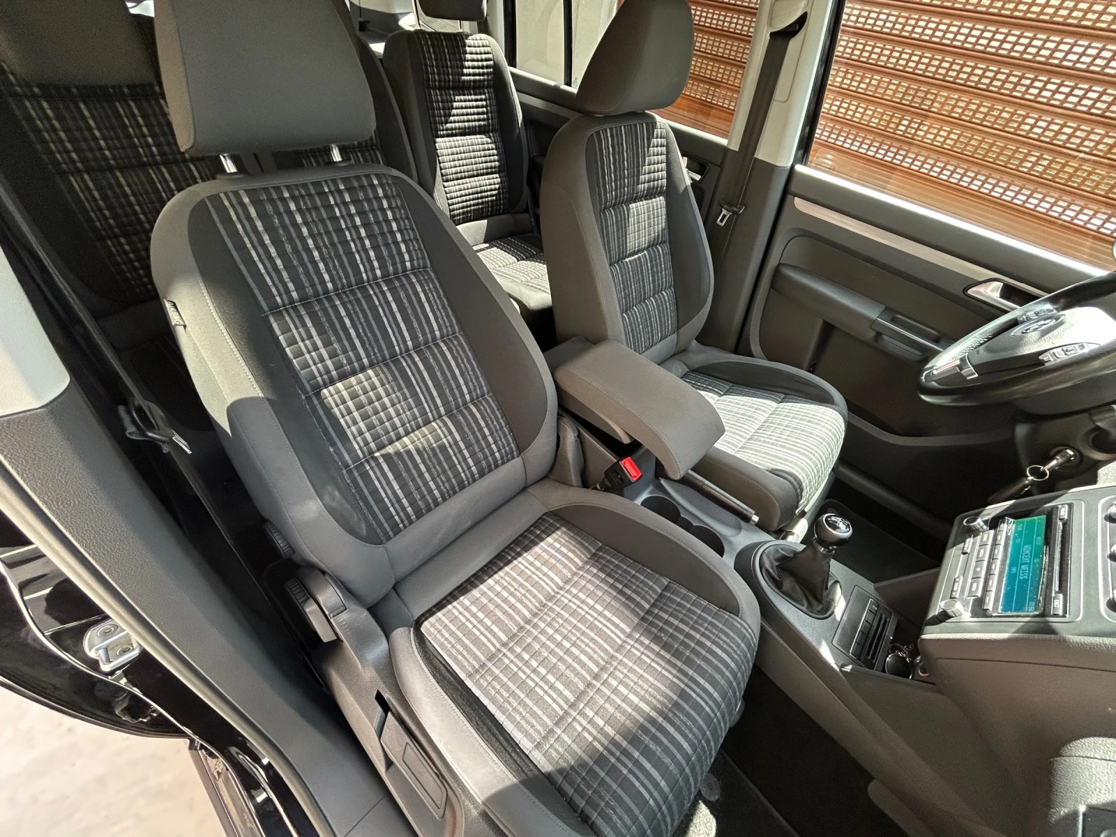 VW Touran 2.0TDI CROS - изображение 10