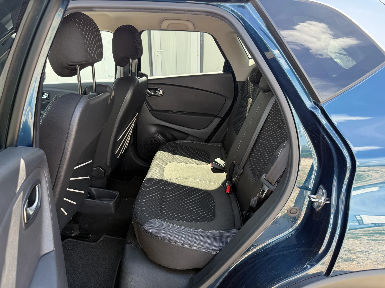 Renault Captur 1.5d/R-Link/LED/NAV/PDC/Service book/Euro6 - изображение 8