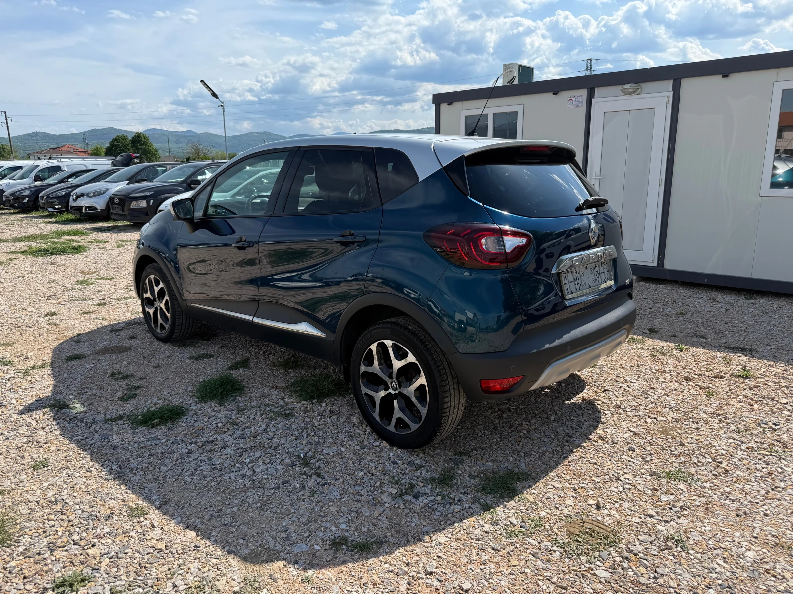 Renault Captur 1.5d/R-Link/LED/NAV/PDC/Service book/Euro6 - изображение 2