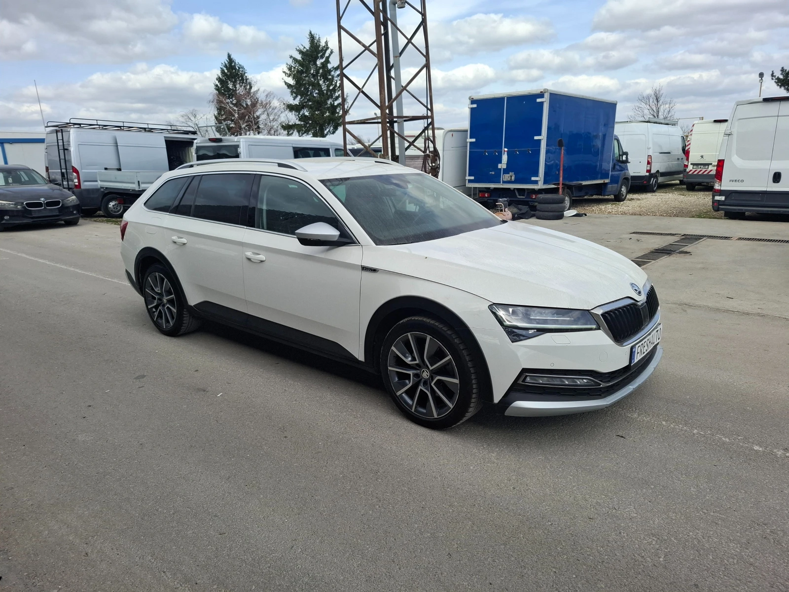 Skoda Superb 2.0 SKOUT 4x4 Navi Подгрев Камера, снимка 2 - Автомобили и джипове - 53894861