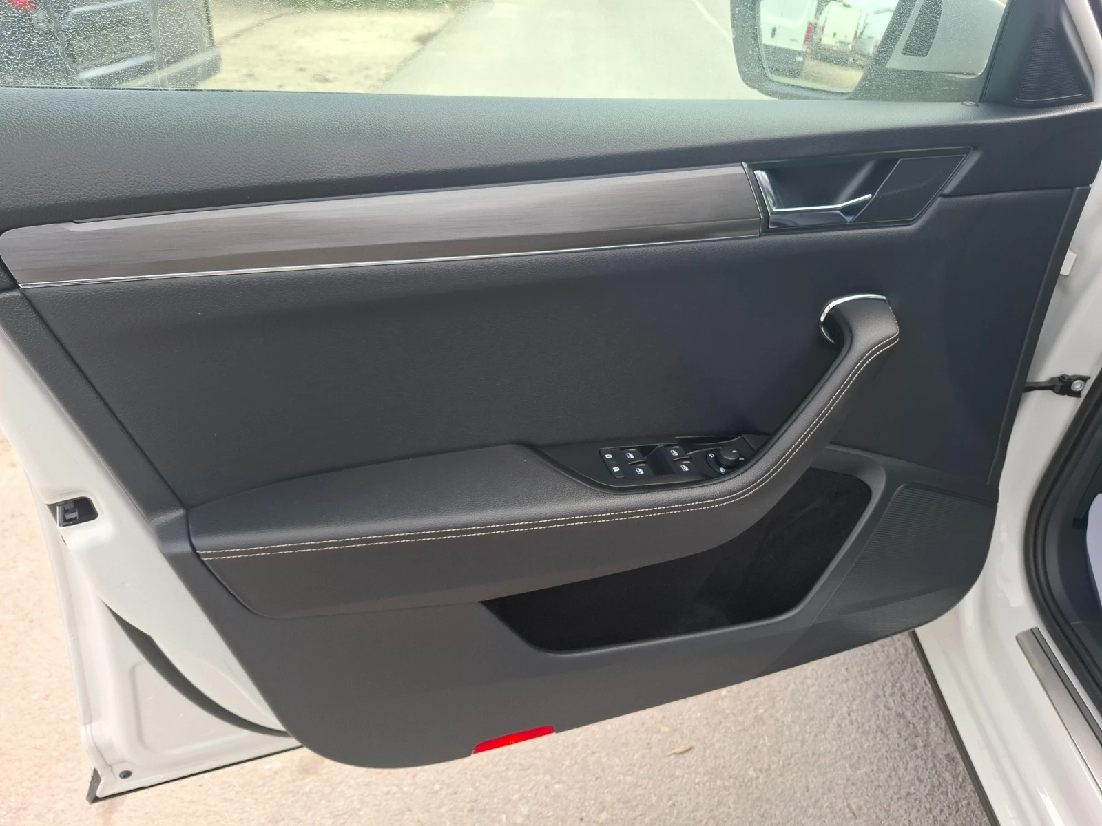 Skoda Superb 2.0 SKOUT 4x4 Navi Подгрев Камера, снимка 7 - Автомобили и джипове - 53894861