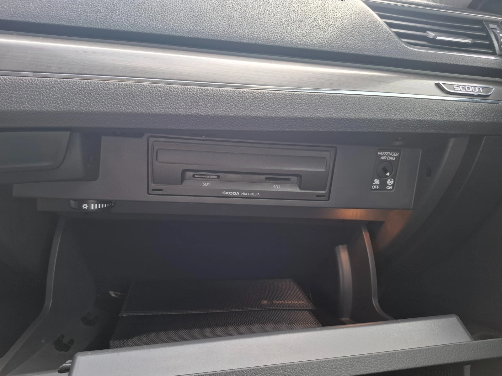 Skoda Superb 2.0 SKOUT 4x4 Navi Подгрев Камера, снимка 16 - Автомобили и джипове - 53894861