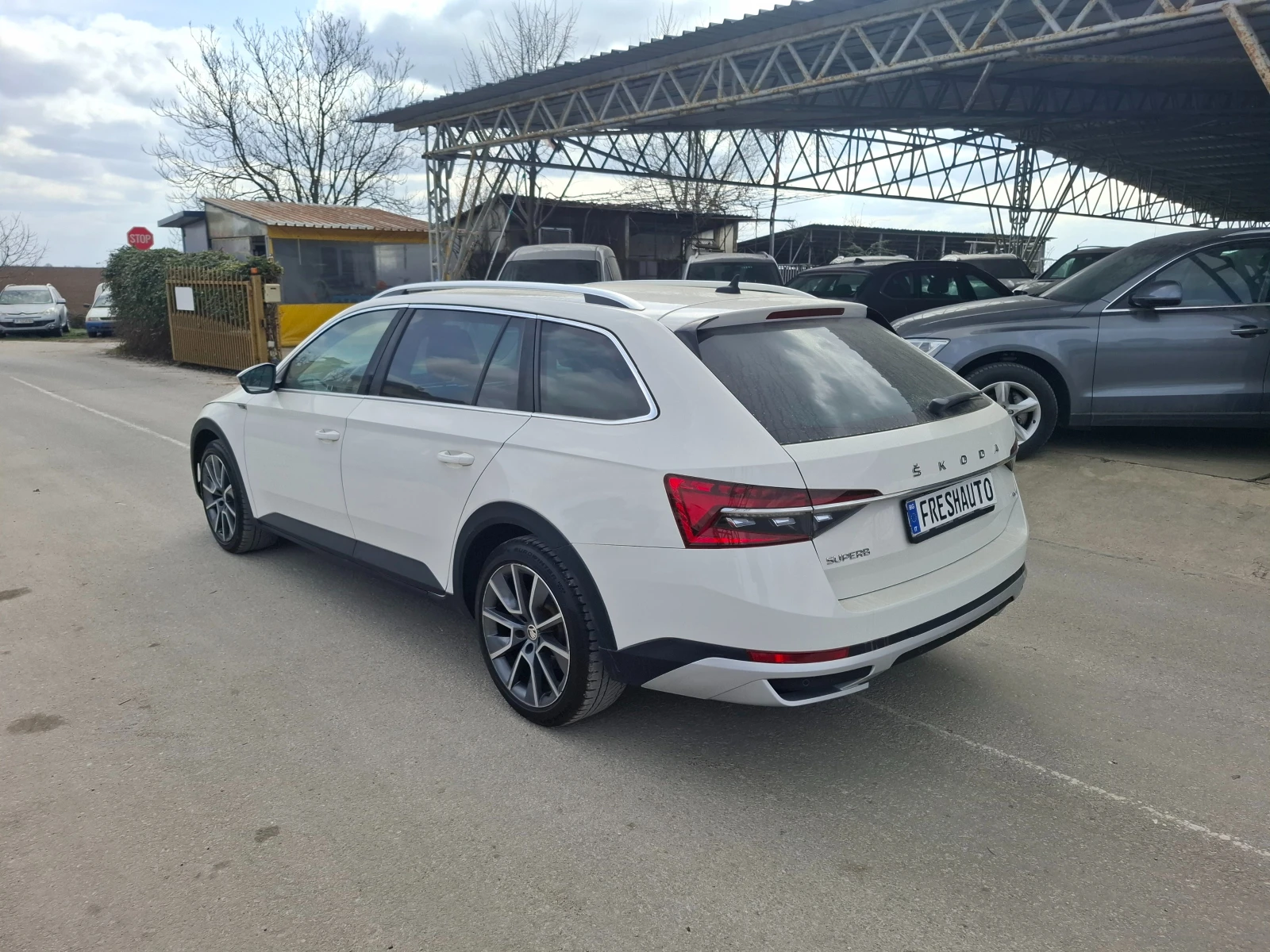 Skoda Superb 2.0 SKOUT 4x4 Navi Подгрев Камера, снимка 4 - Автомобили и джипове - 53894861