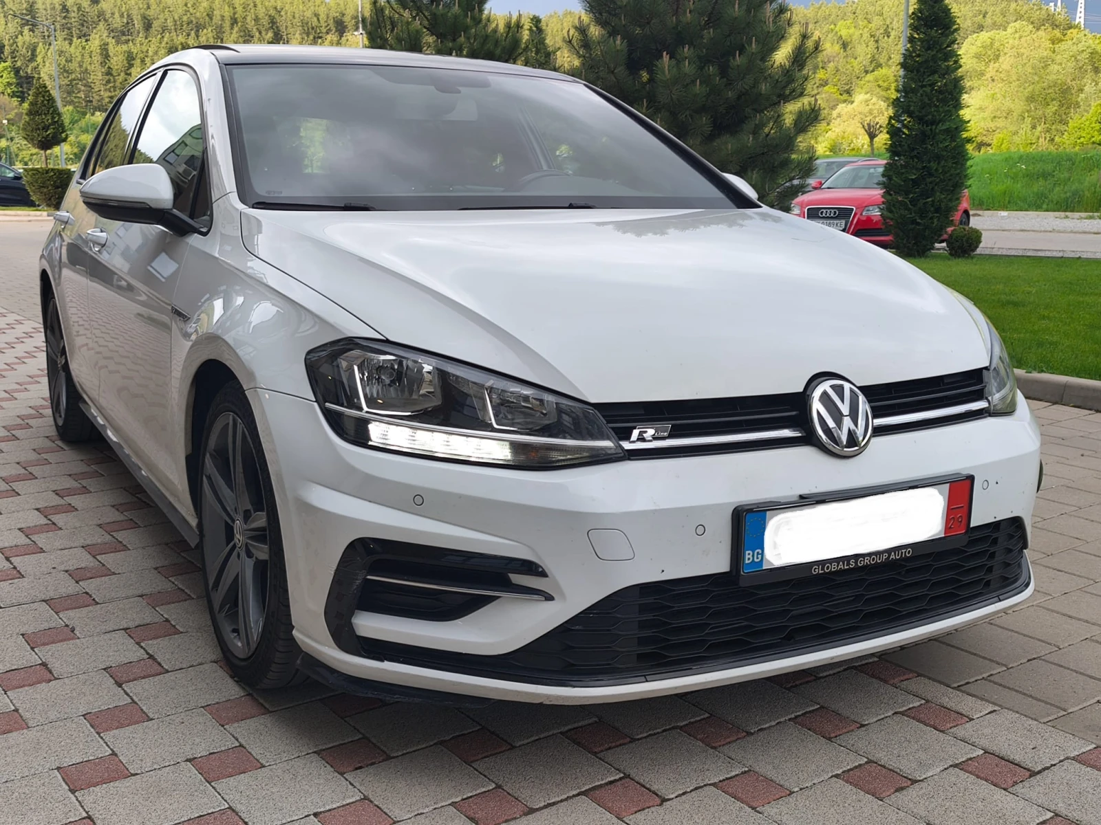 VW Golf 2.0 TDI R-LINE EURO 6B, снимка 16 - Автомобили и джипове - 54654071
