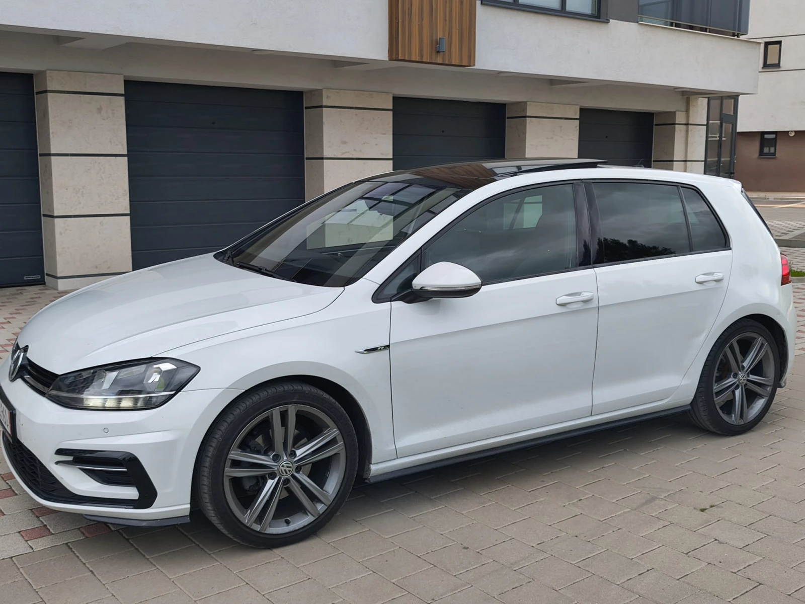 VW Golf 2.0 TDI R-LINE EURO 6B, снимка 3 - Автомобили и джипове - 54654071
