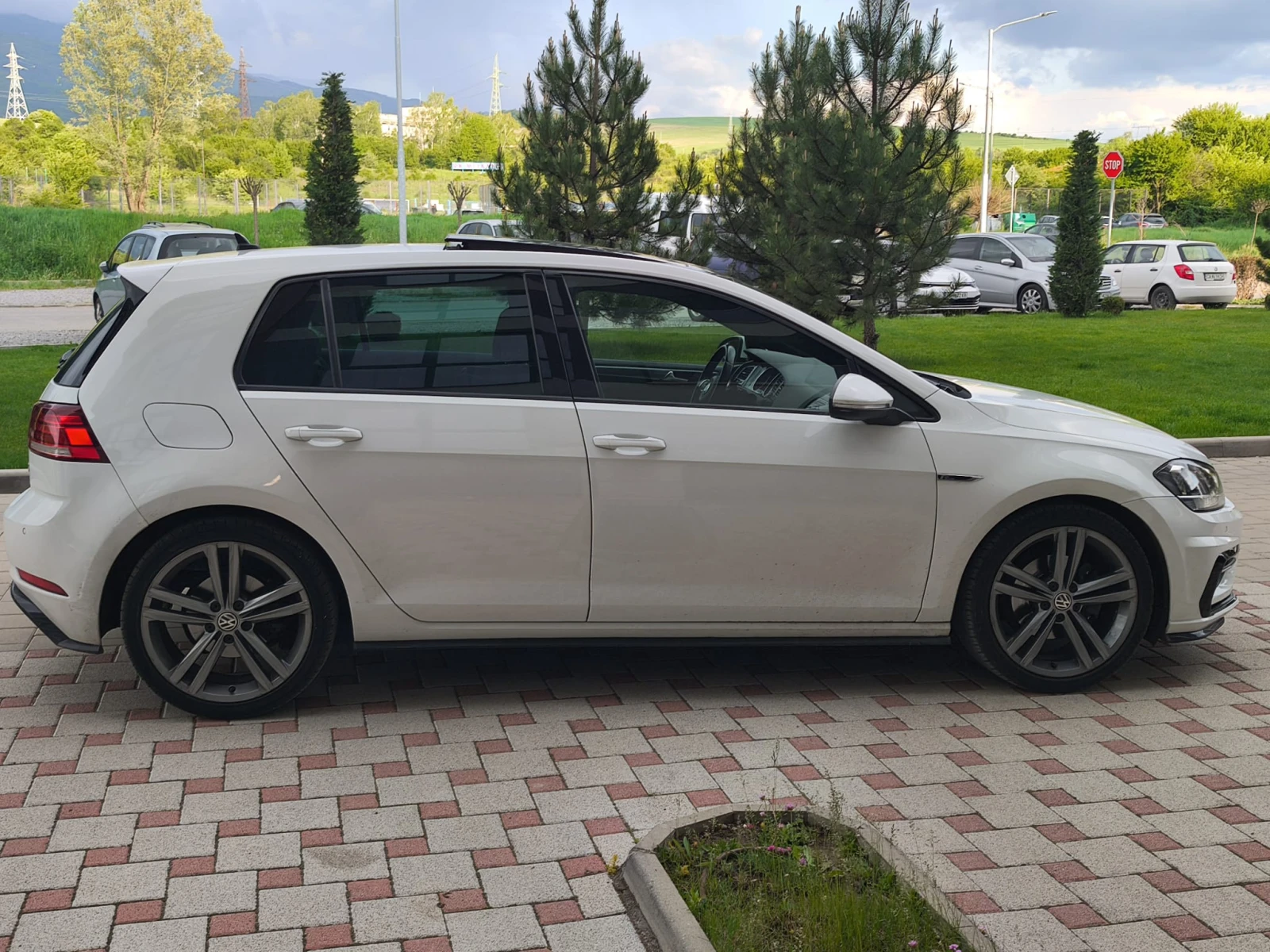 VW Golf 2.0 TDI R-LINE EURO 6B, снимка 14 - Автомобили и джипове - 54654071