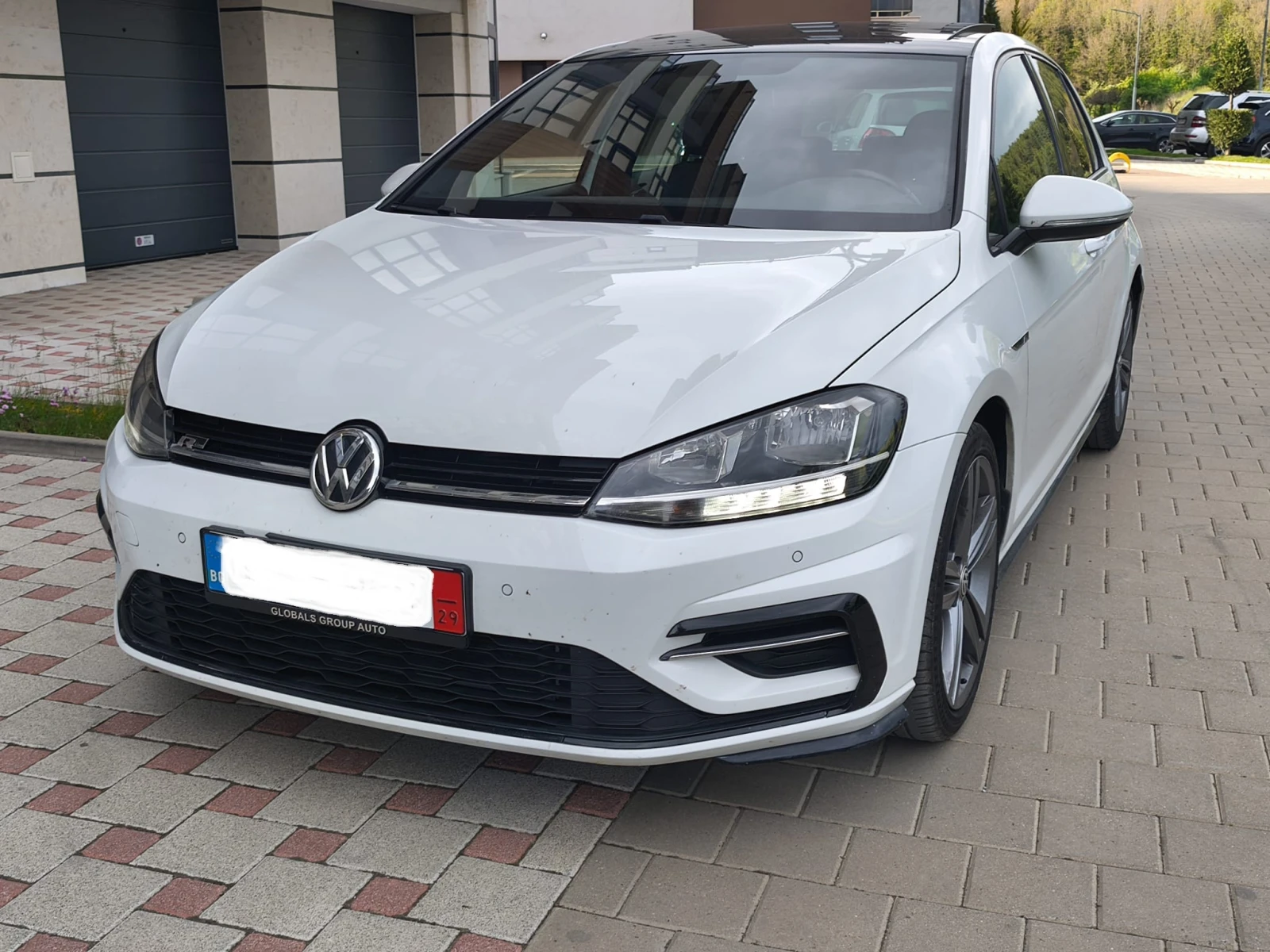 VW Golf 2.0 TDI R-LINE EURO 6B, снимка 2 - Автомобили и джипове - 54654071