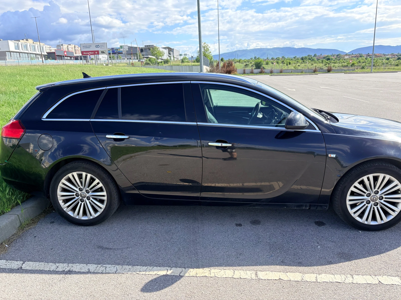 Opel Insignia Sports Tourer, снимка 12 - Автомобили и джипове - 54890472