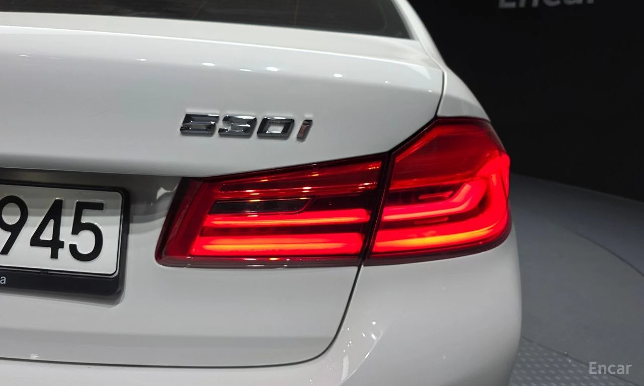BMW 530 ОБДУХВАНЕ * H/K * PANO * HEAD-UP * АВТОКРЕДИТ, снимка 9 - Автомобили и джипове - 55187693