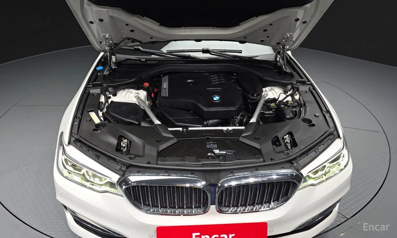 BMW 530 ОБДУХВАНЕ * H/K * PANO * HEAD-UP * АВТОКРЕДИТ, снимка 10 - Автомобили и джипове - 55187693