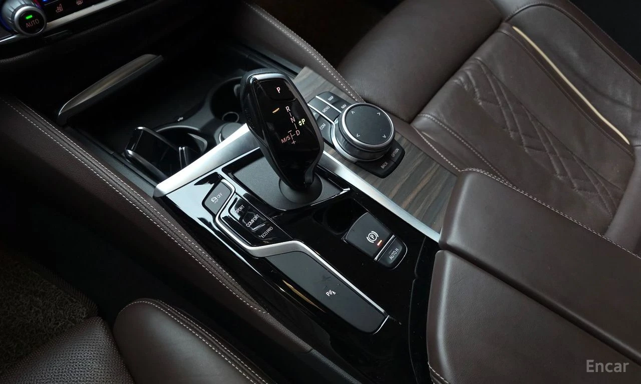 BMW 530 ОБДУХВАНЕ * H/K * PANO * HEAD-UP * АВТОКРЕДИТ, снимка 14 - Автомобили и джипове - 55187693