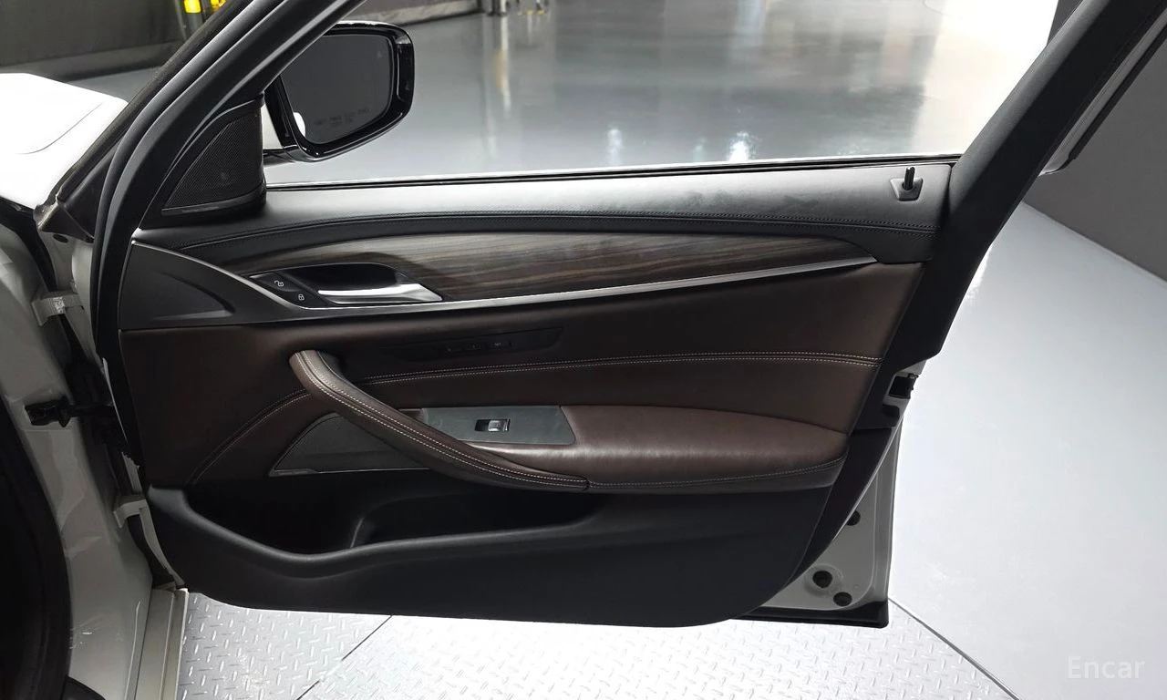 BMW 530 ОБДУХВАНЕ * H/K * PANO * HEAD-UP * АВТОКРЕДИТ, снимка 15 - Автомобили и джипове - 55187693