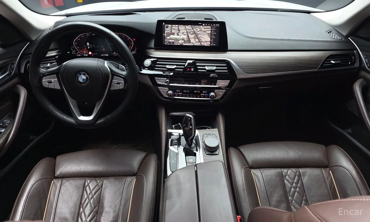 BMW 530 ОБДУХВАНЕ * H/K * PANO * HEAD-UP * АВТОКРЕДИТ, снимка 12 - Автомобили и джипове - 55187693