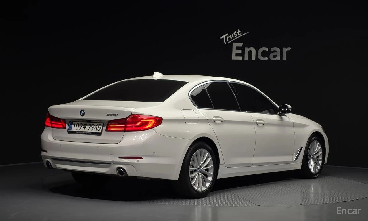 BMW 530 ОБДУХВАНЕ * H/K * PANO * HEAD-UP * АВТОКРЕДИТ, снимка 3 - Автомобили и джипове - 55187693