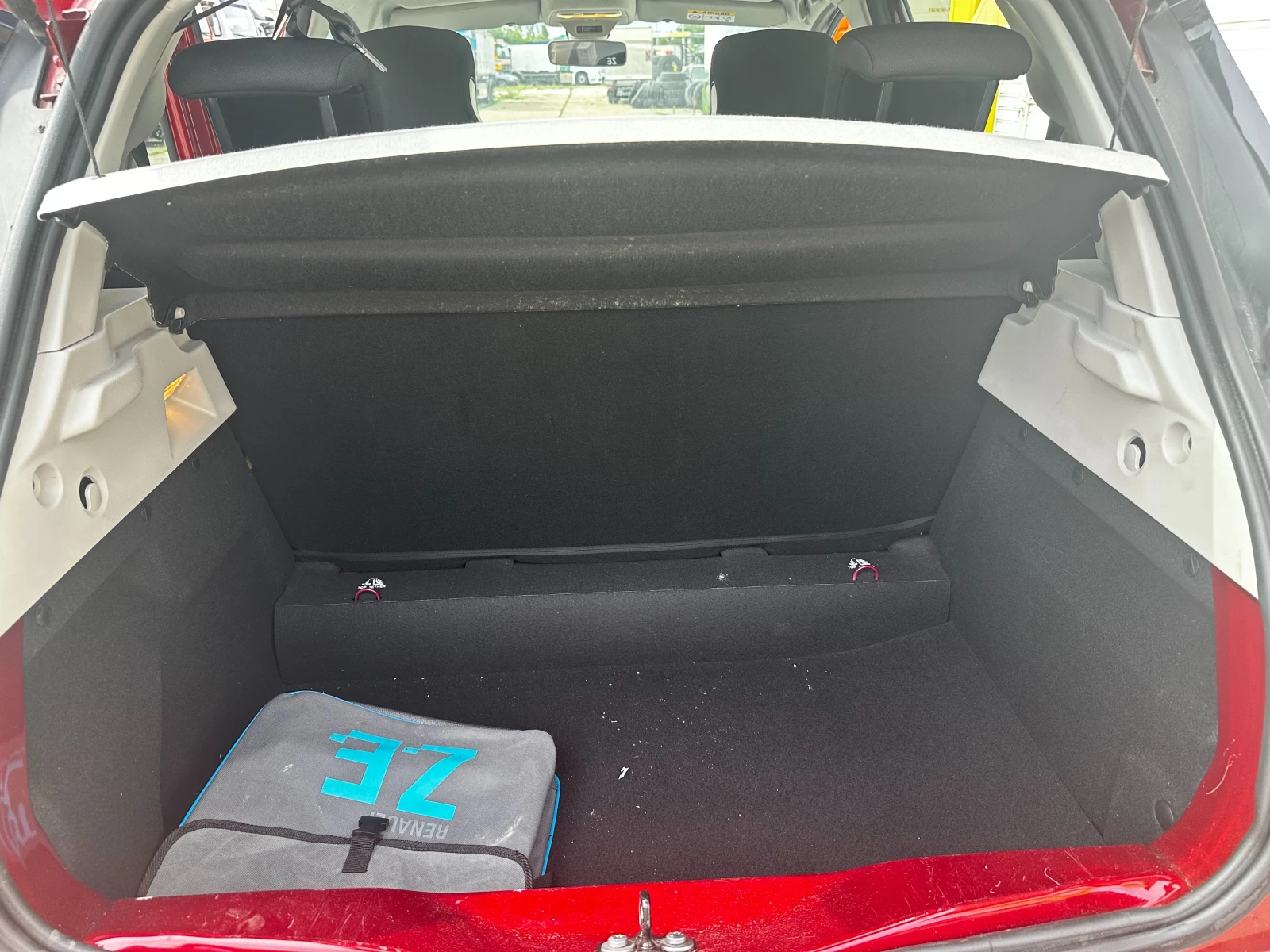 Renault Zoe, снимка 13 - Автомобили и джипове - 55433098