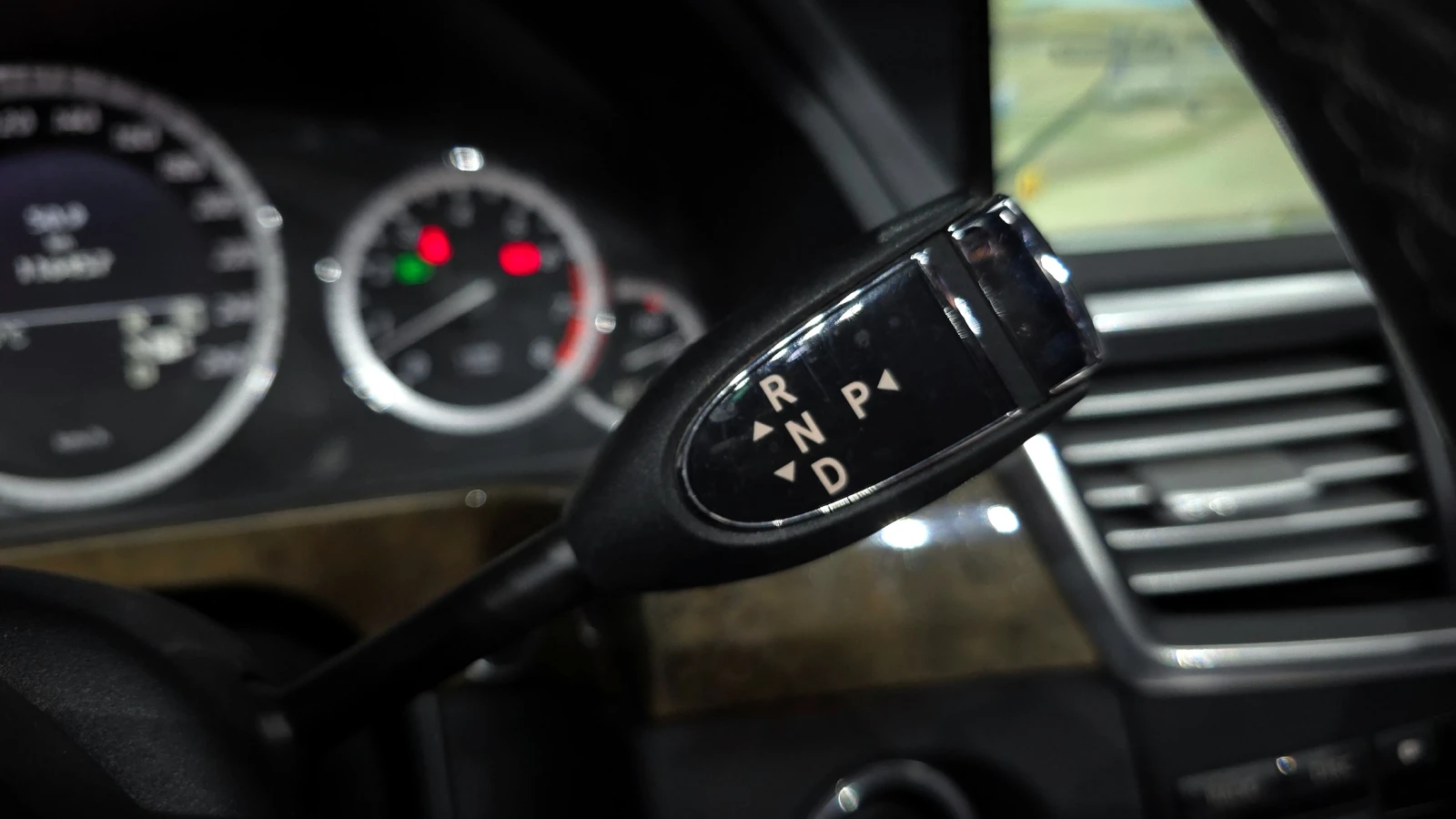 Mercedes-Benz E 300 ЛЮК* КРАЙНА ЦЕНА, снимка 9 - Автомобили и джипове - 55496191