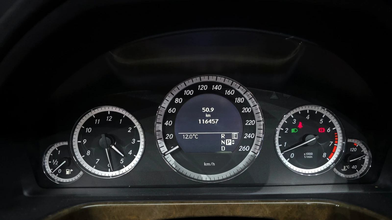 Mercedes-Benz E 300 ЛЮК* КРАЙНА ЦЕНА, снимка 8 - Автомобили и джипове - 55496191