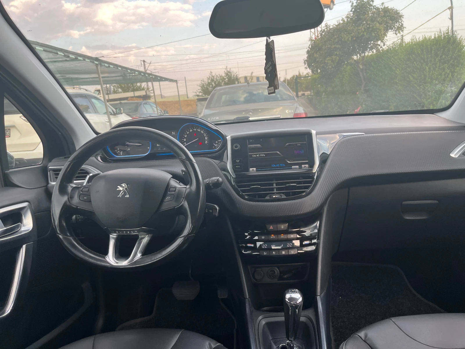 Peugeot 2008 1.6HDI ALLURE, снимка 11 - Автомобили и джипове - 55589859