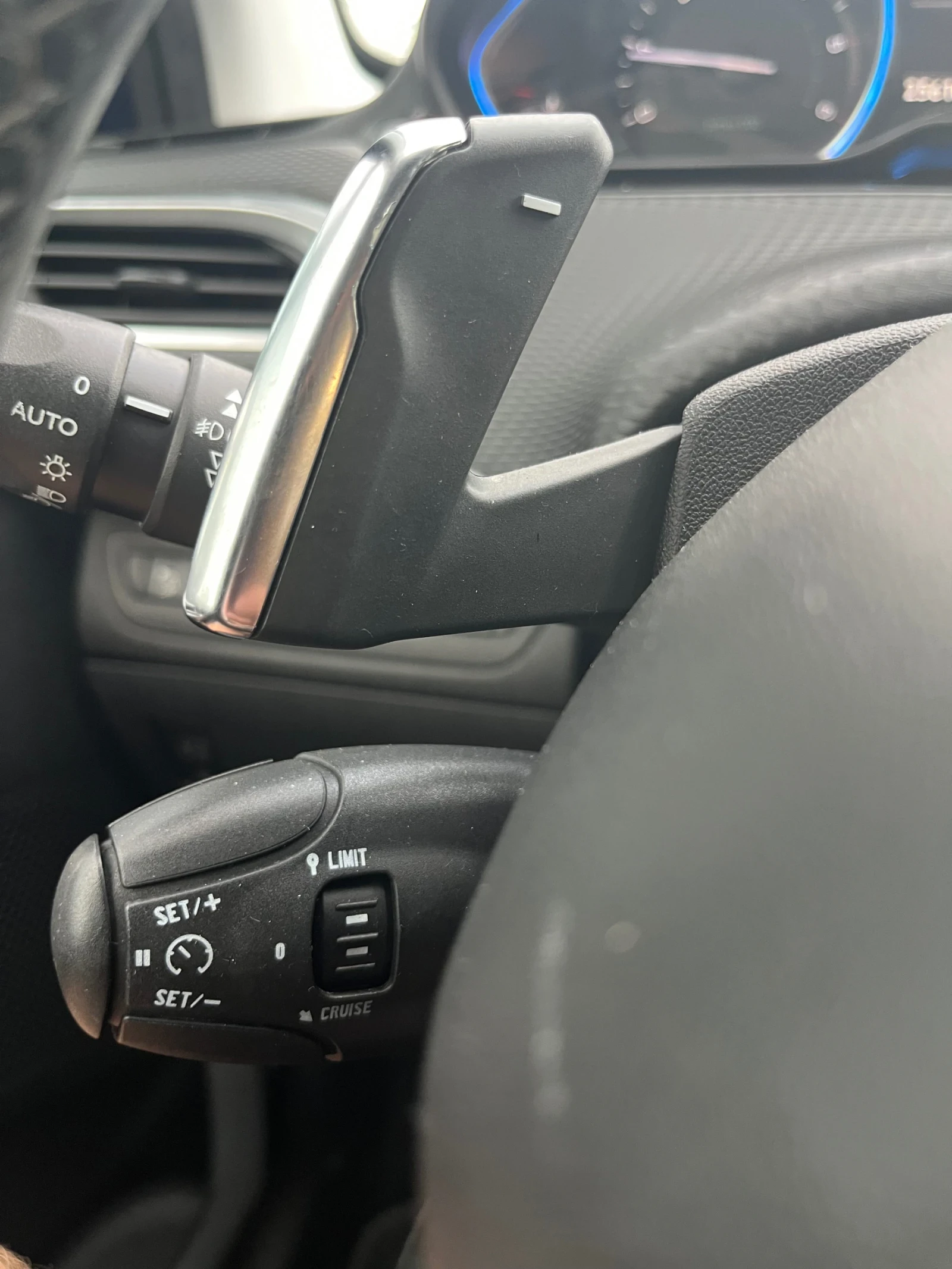 Peugeot 2008 1.6HDI ALLURE, снимка 13 - Автомобили и джипове - 55589859