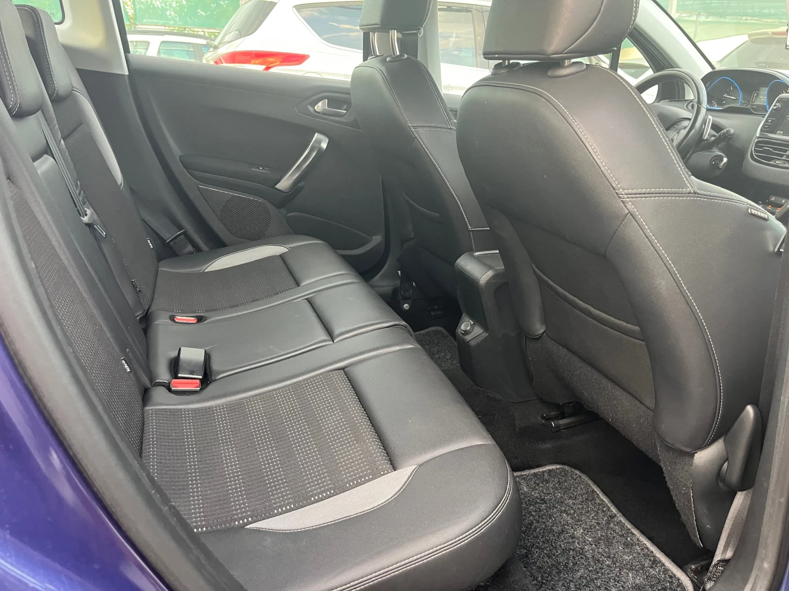 Peugeot 2008 1.6HDI ALLURE, снимка 16 - Автомобили и джипове - 55589859