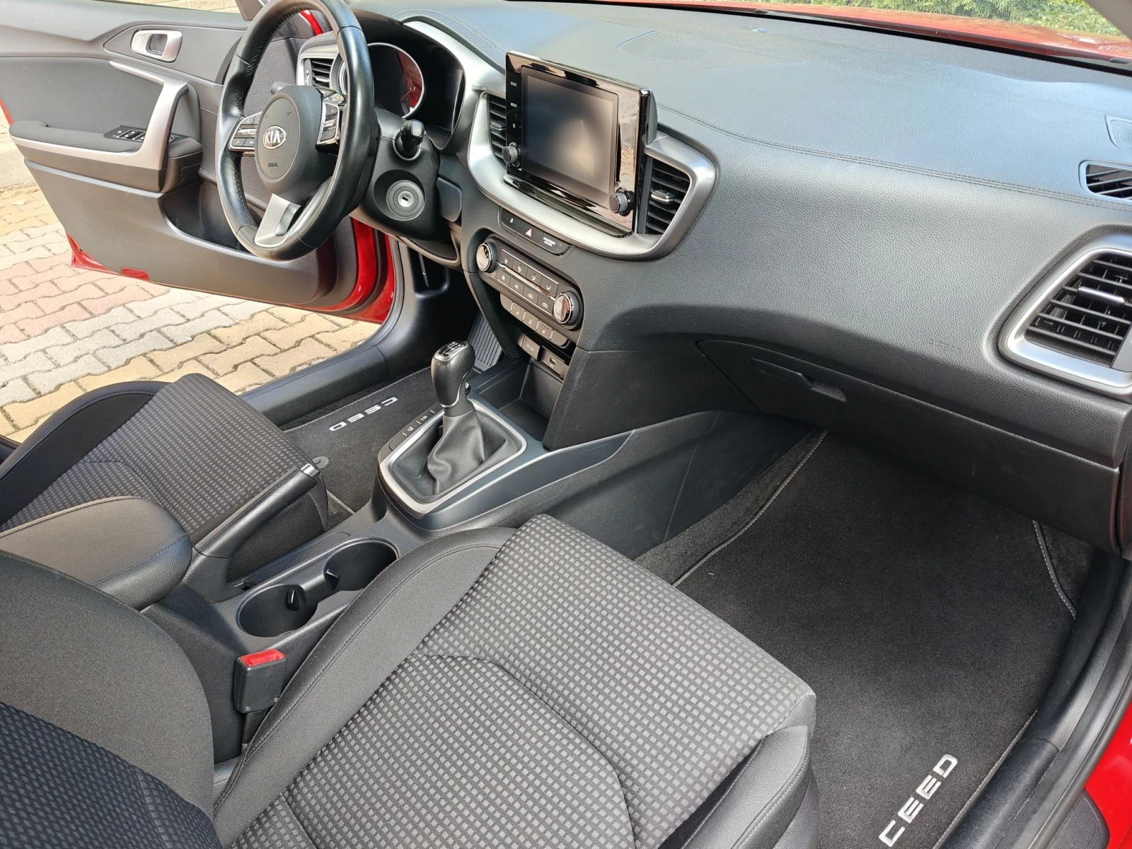 Kia Ceed, снимка 15 - Автомобили и джипове - 56158057
