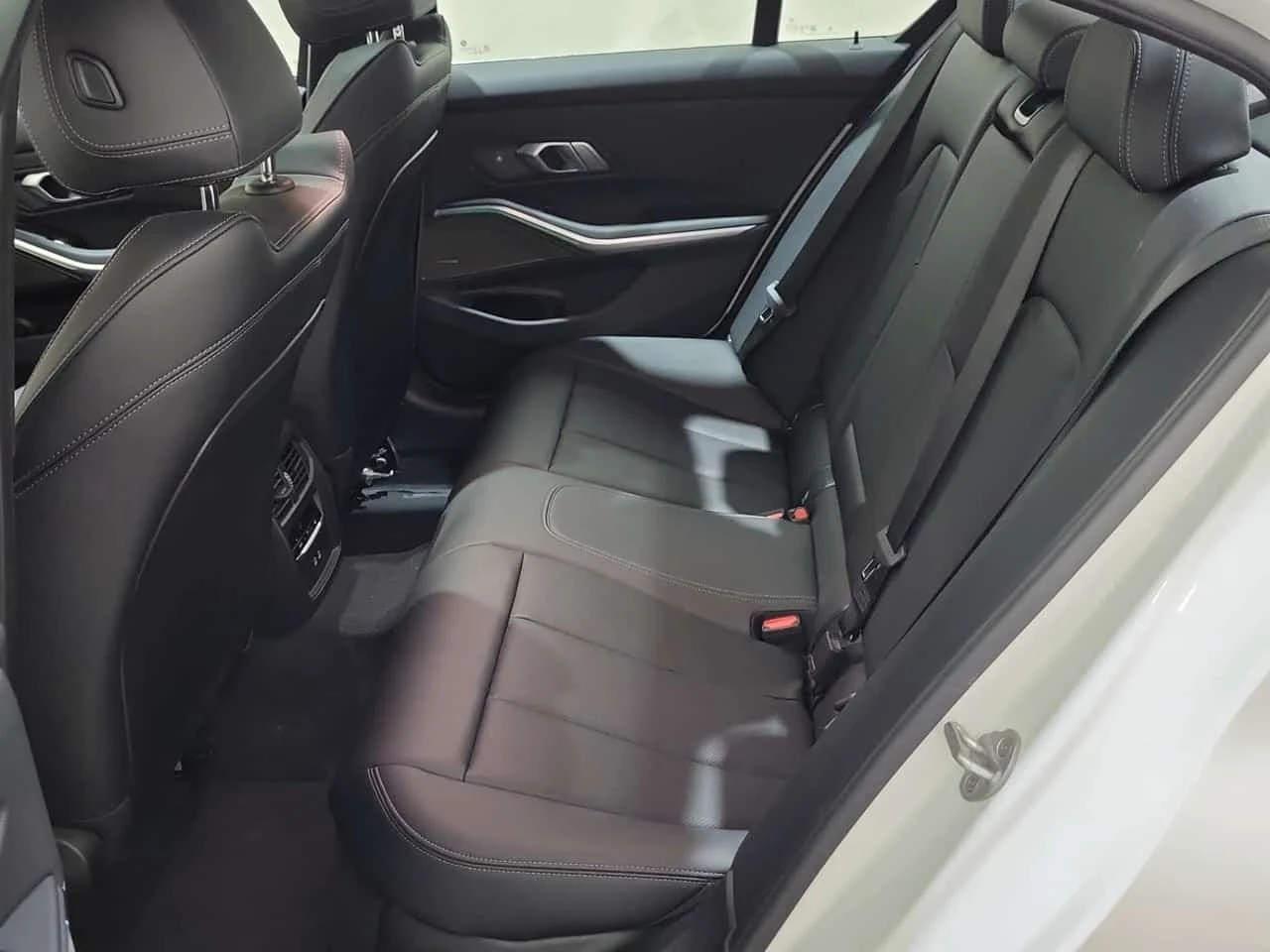 BMW 330 * 330i xDrive * CARFAX * ����� �� ����������� | Mobile.bg � ����������� 3