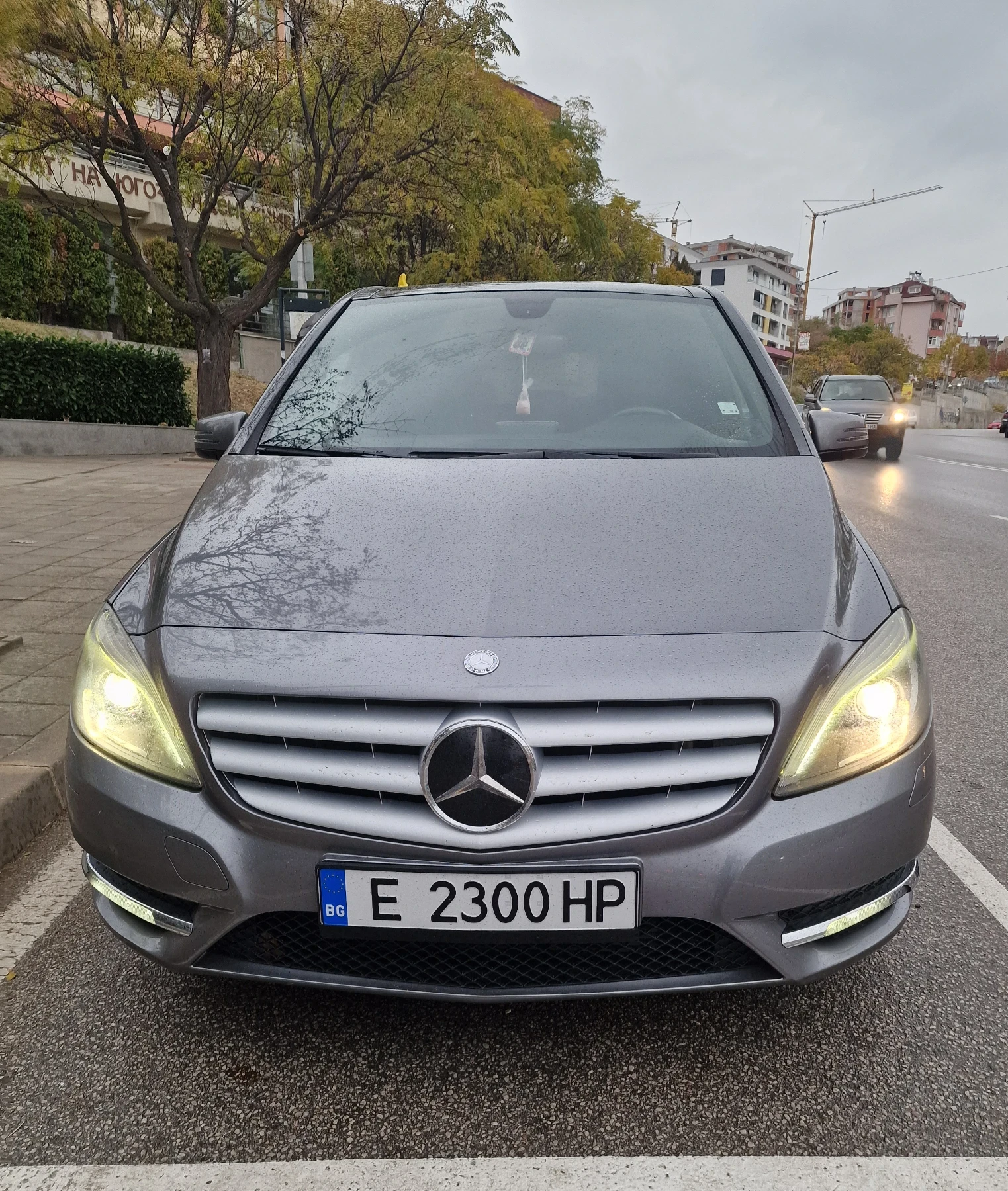 Mercedes-Benz B 180