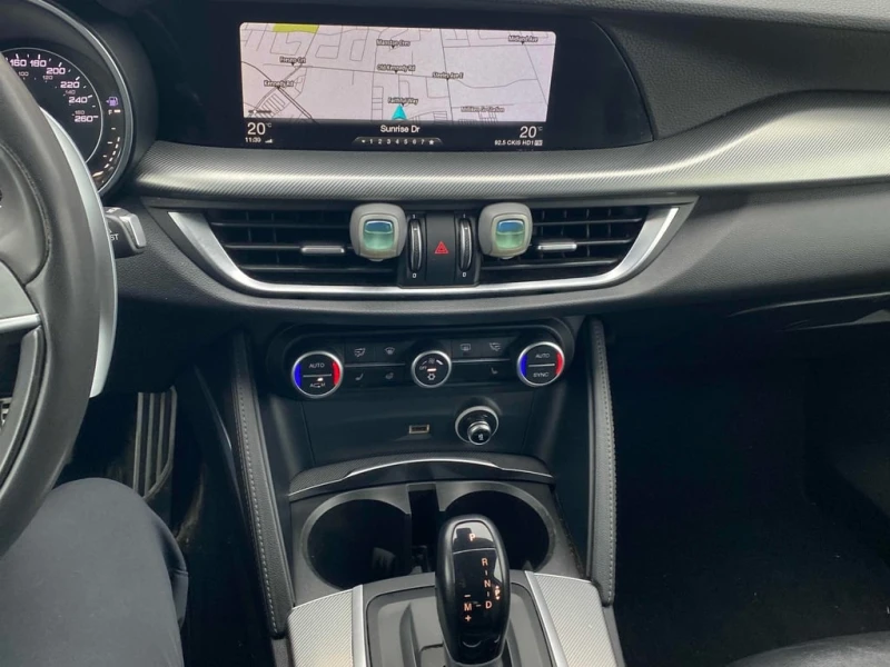 Alfa Romeo Stelvio Sport  CARFAX, снимка 9 - Автомобили и джипове - 53403079