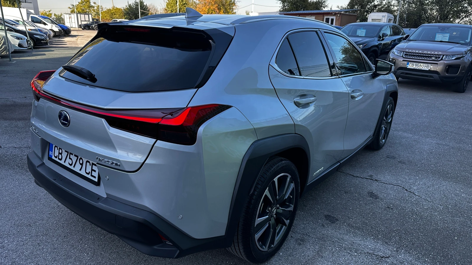 Lexus UX 250h Hybrid Гаранция ОБДУХВАНE/360 КАМЕРА/HEAD-UP/ - изображение 6