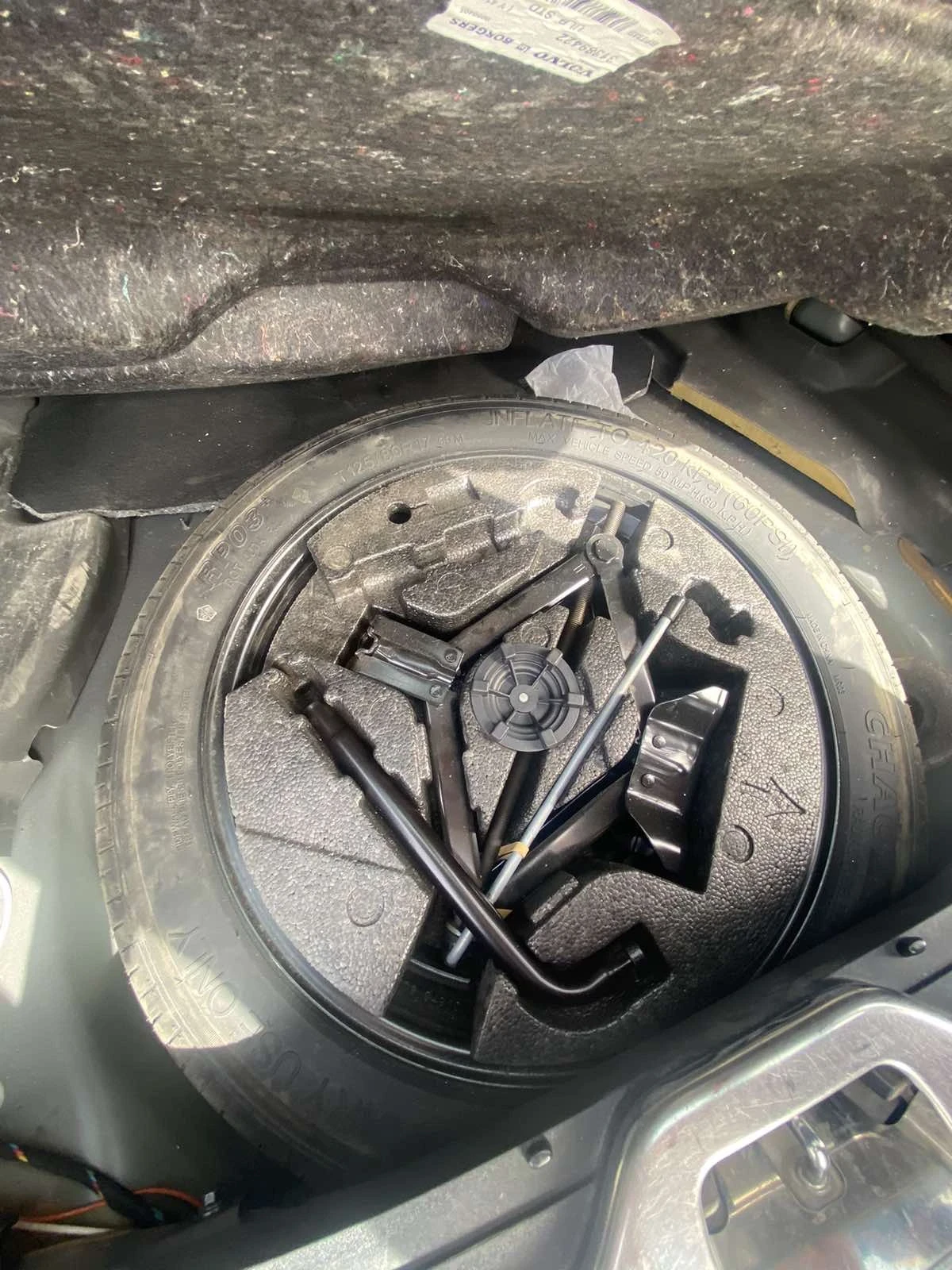 Volvo XC60 2.4 Summum - изображение 8