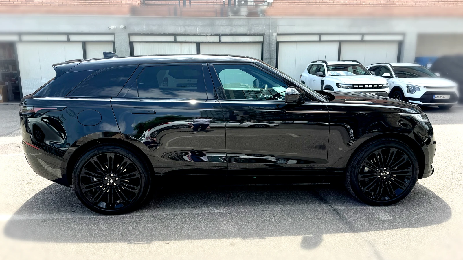 Land Rover Range Rover Velar HSE / R-DYNAMIC / ГАРАНЦИЯ 2028, снимка 5 - Автомобили и джипове - 54525966