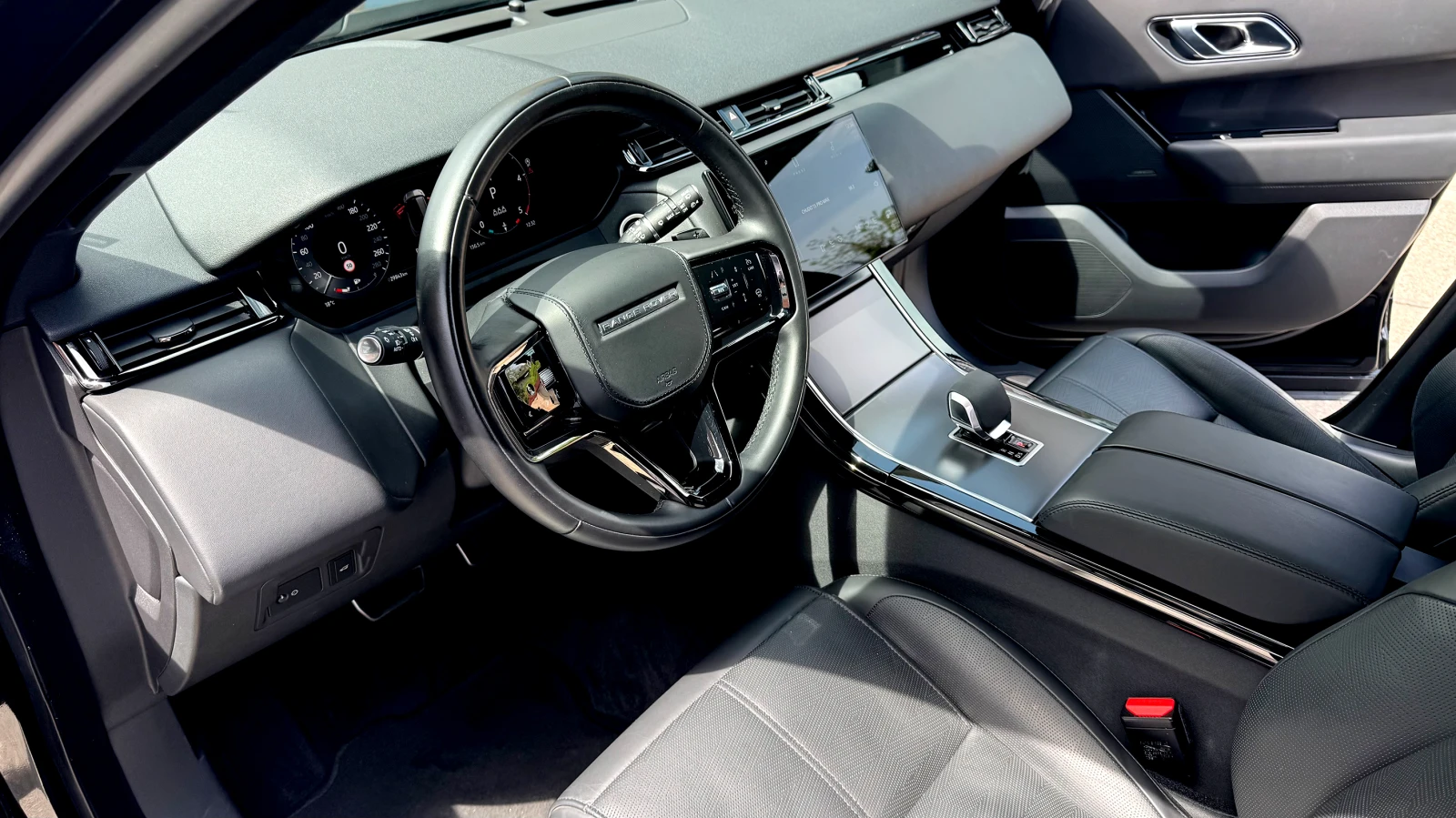 Land Rover Range Rover Velar HSE / R-DYNAMIC / ГАРАНЦИЯ 2028, снимка 9 - Автомобили и джипове - 54525966