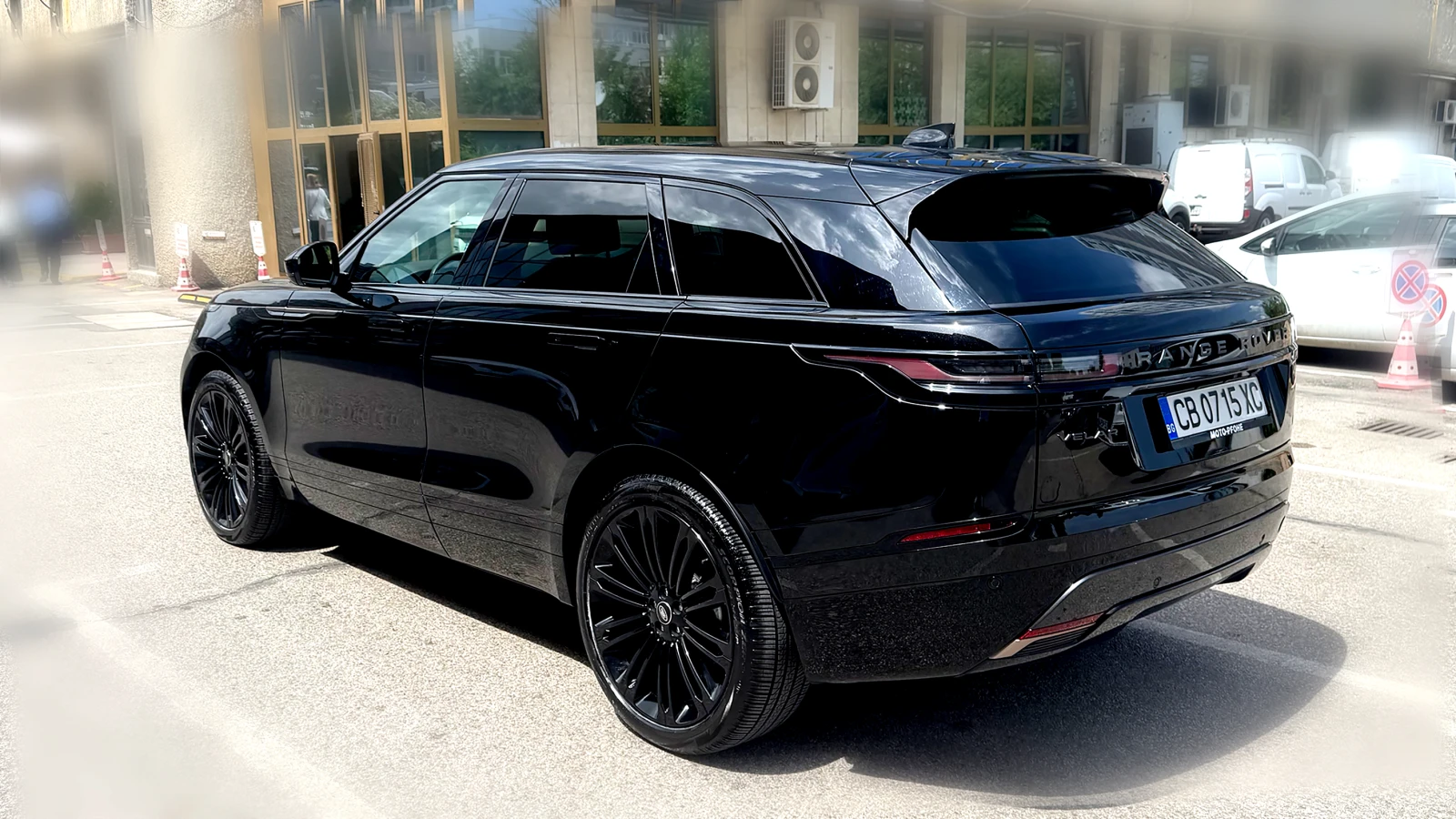 Land Rover Range Rover Velar HSE / R-DYNAMIC / ГАРАНЦИЯ 2028, снимка 2 - Автомобили и джипове - 54525966