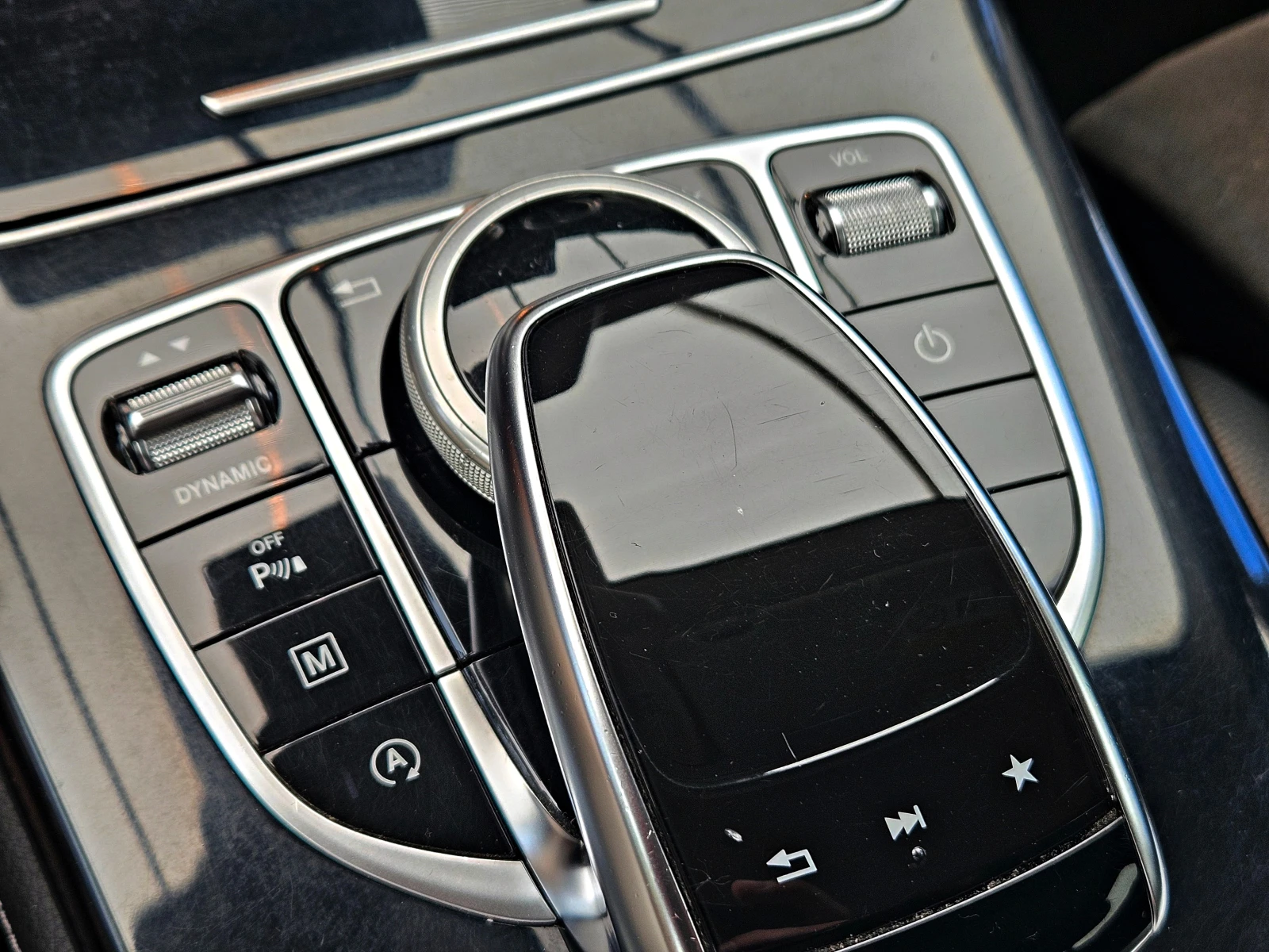 Mercedes-Benz GLC 250 AMG/GERMANY/CAMERA/ПОДГРЕВ/BURMESTER/AUTO HOLD/LIZ, снимка 12 - Автомобили и джипове - 54960743