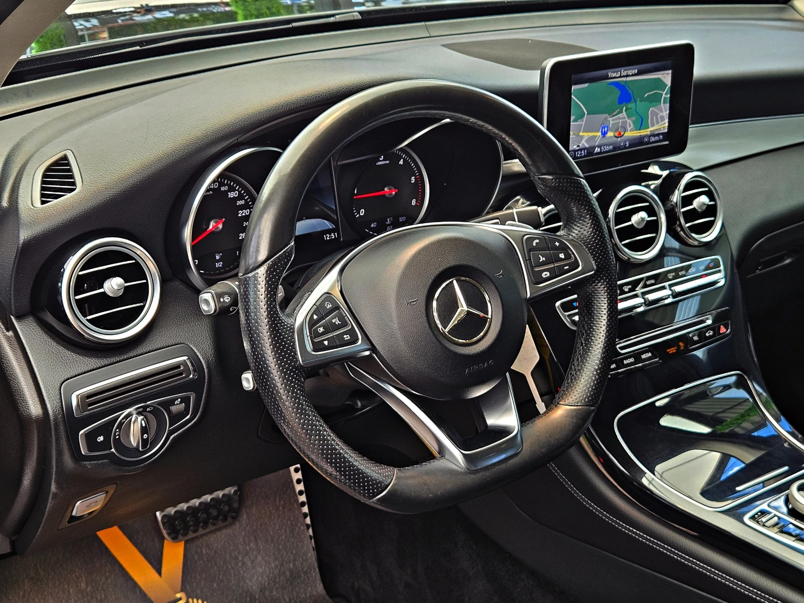 Mercedes-Benz GLC 250 AMG/GERMANY/CAMERA/ПОДГРЕВ/BURMESTER/AUTO HOLD/LIZ, снимка 11 - Автомобили и джипове - 54960743