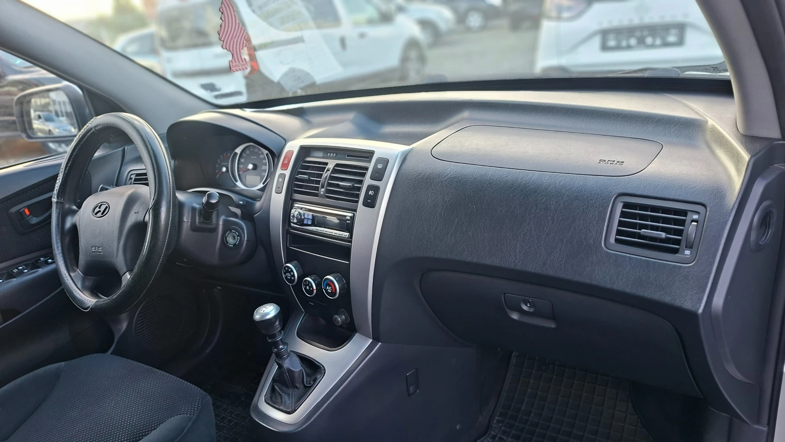 Hyundai Tucson 2.0CRDi 140k.c., снимка 12 - Автомобили и джипове - 54982998