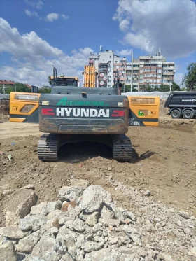 Багер Hyundai HX220L, снимка 3