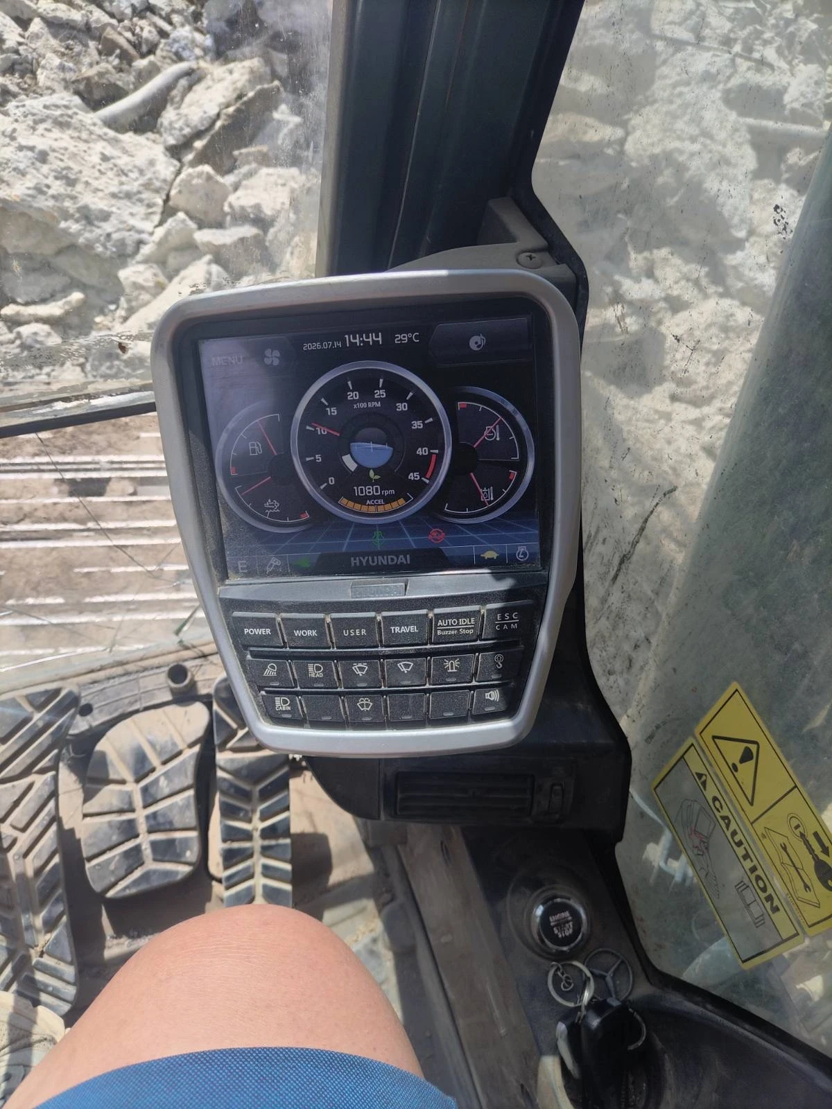Багер Hyundai HX220L, снимка 11 - Индустриална техника - 55280446