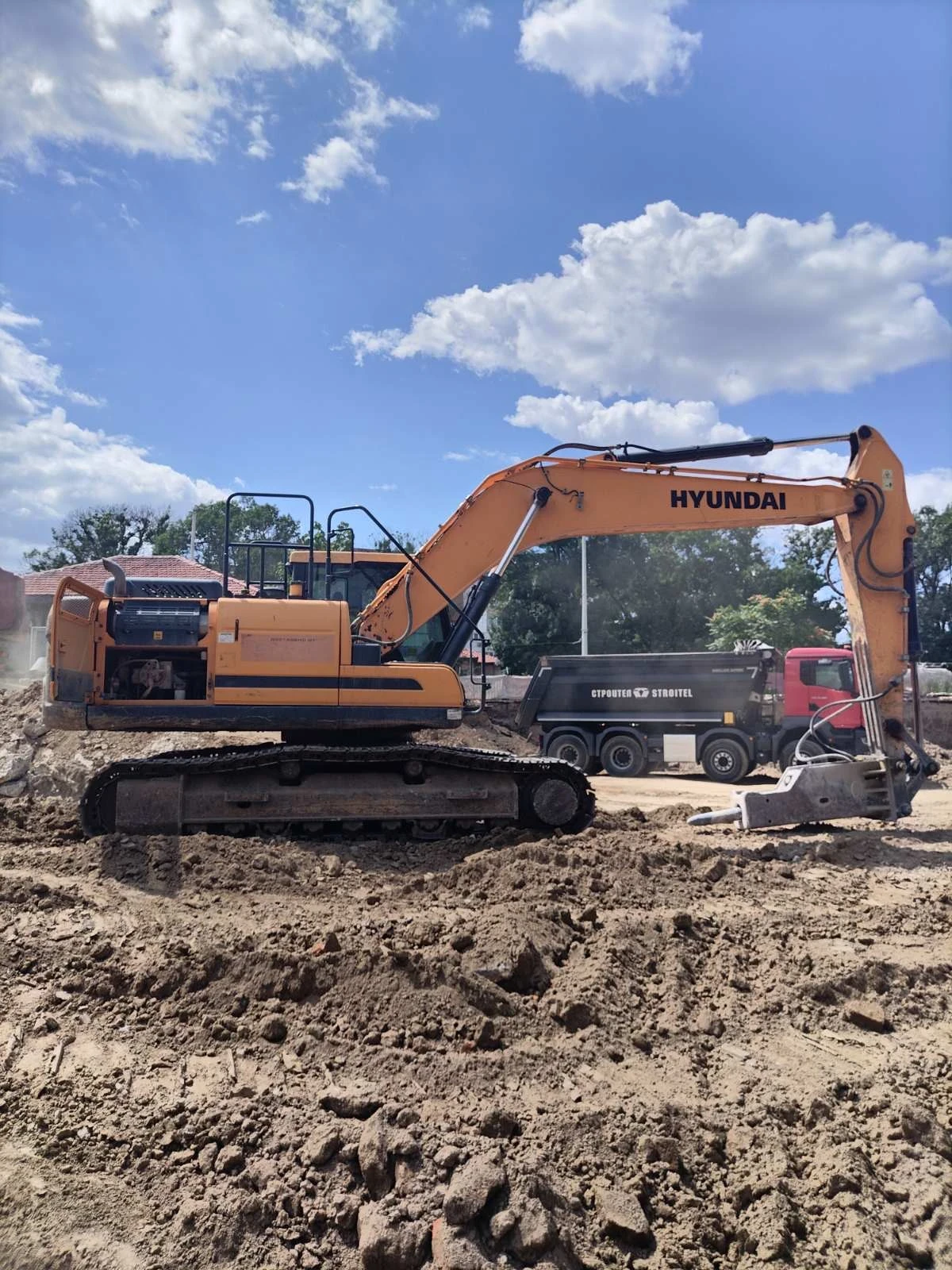Багер Hyundai HX220L, снимка 2 - Индустриална техника - 55280446