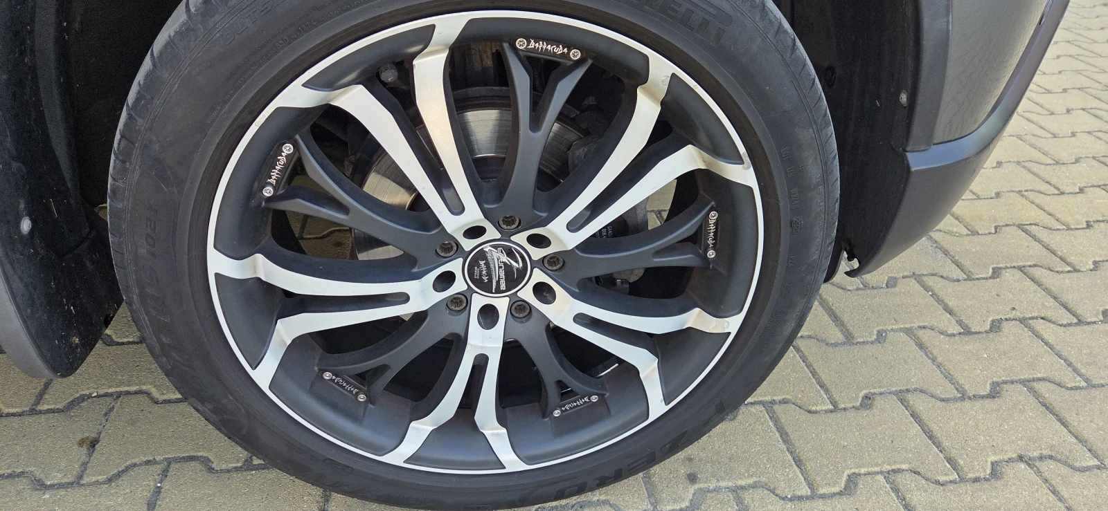 Гуми с джанти Pirelli 245/45R19, снимка 2 - Гуми и джанти - 55772729