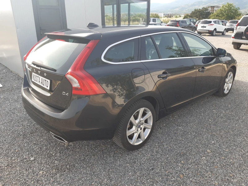 Volvo V60 2.0/181к.с КАТО НОВА , снимка 5 - Автомобили и джипове - 46130991