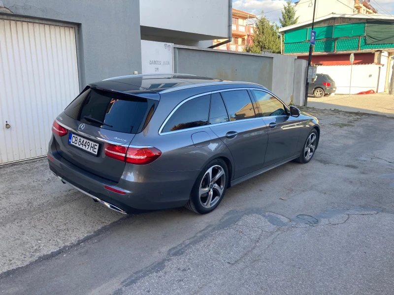 Mercedes-Benz E 220 4-matic AMG-pack, снимка 3 - Автомобили и джипове - 48524393