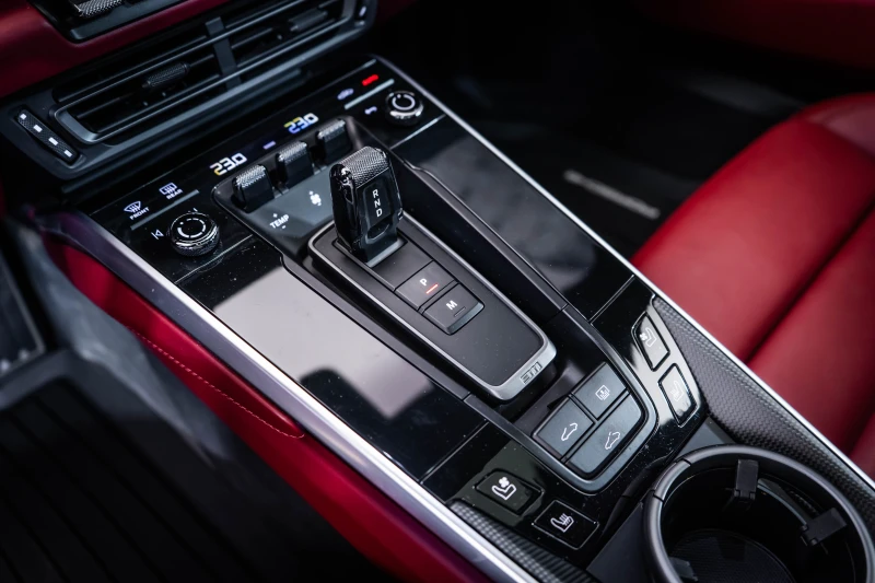 Porsche 911 Turbo S* Lift* SportChrono* Pano* Bose, снимка 9 - Автомобили и джипове - 50767304