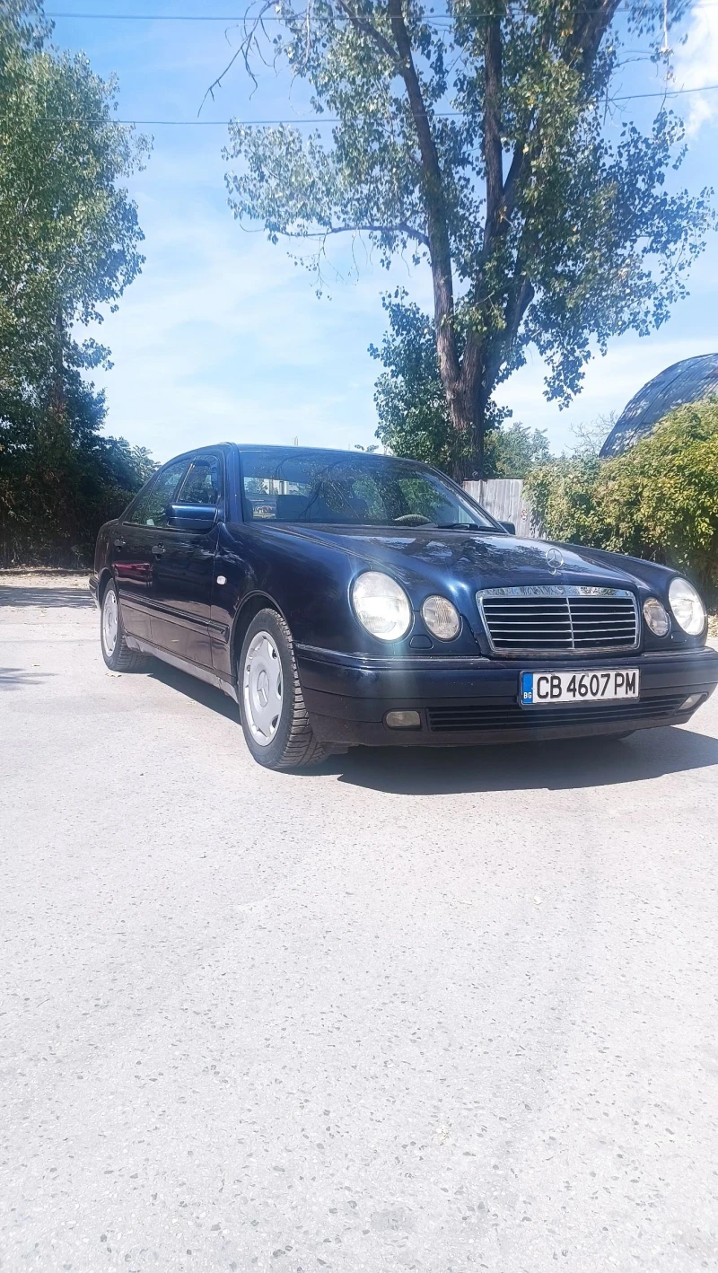 Mercedes-Benz E 300, снимка 2 - Автомобили и джипове - 52362066