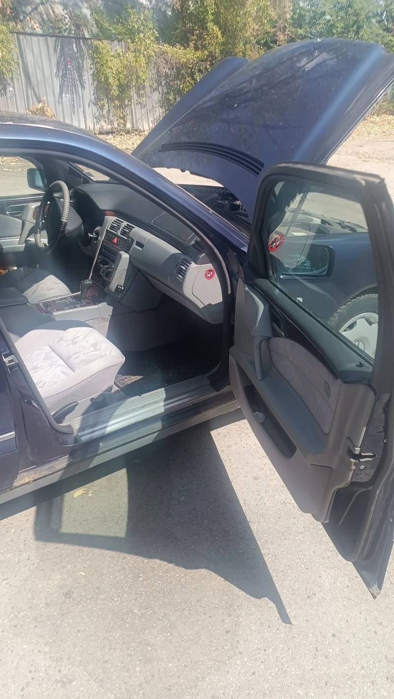 Mercedes-Benz E 300, снимка 8 - Автомобили и джипове - 52362066