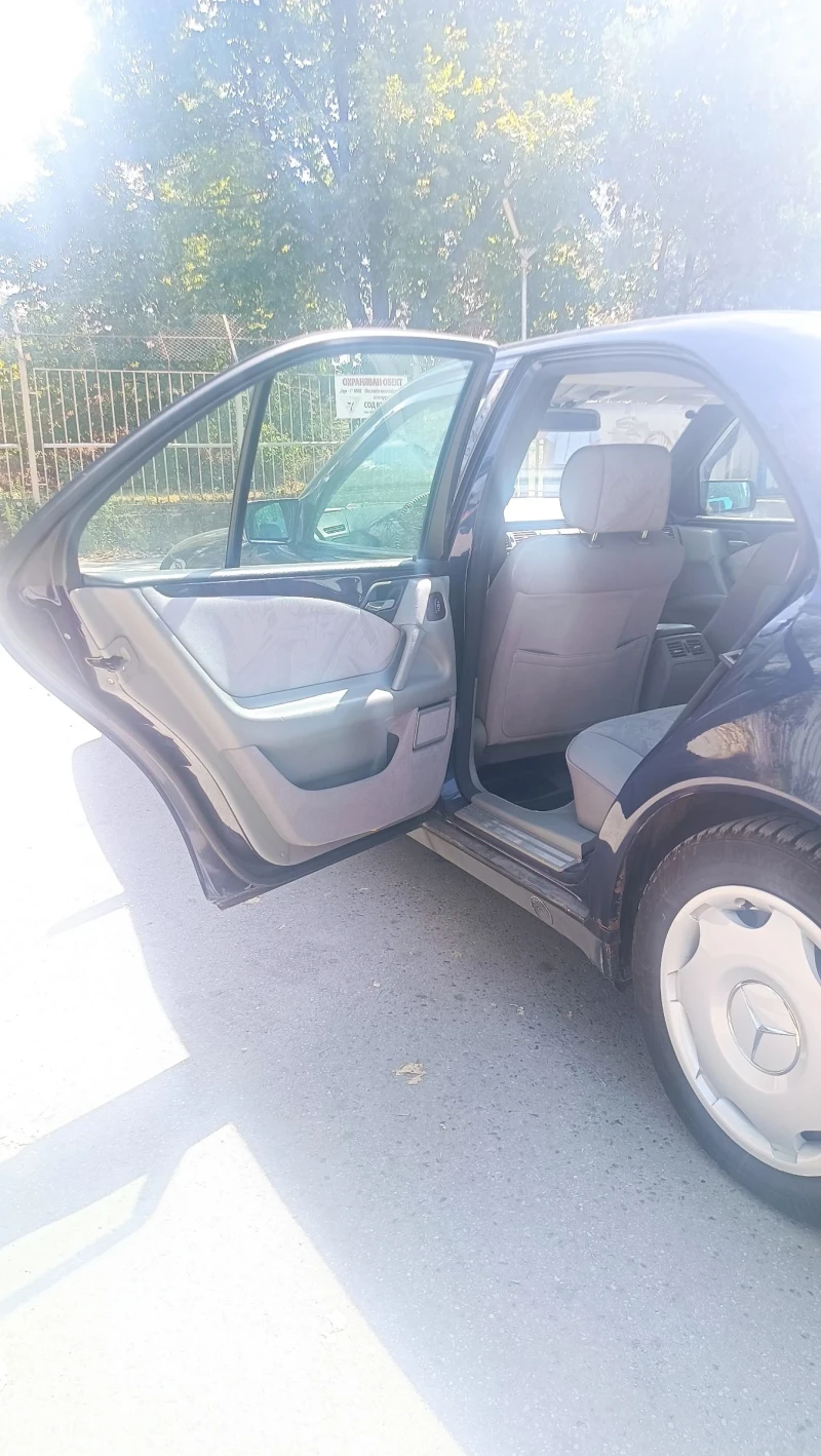 Mercedes-Benz E 300, снимка 5 - Автомобили и джипове - 52362066